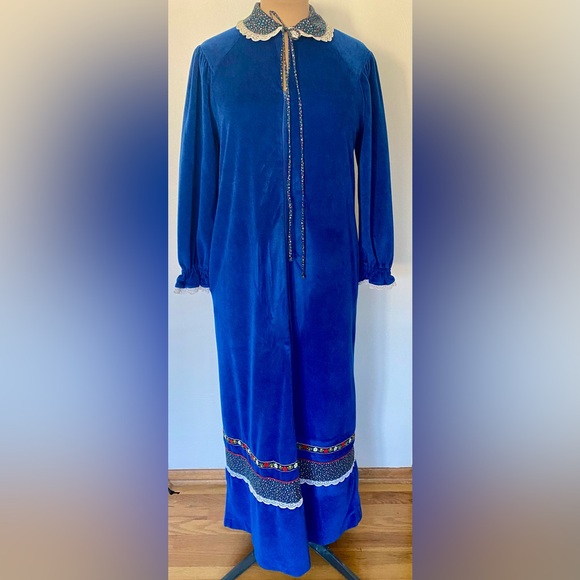 Vintage 60s Velour Cottagecore Bathrobe *Petite* EVELYN PEARSON Blue Caftan - Picture 2 of 7